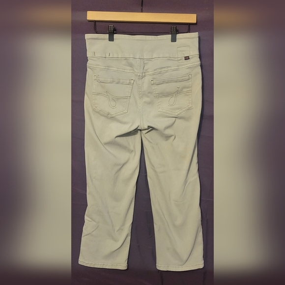 Women's Classic Grey Pull-on Jag Jeans. Size 4 - Picture 4 of 6